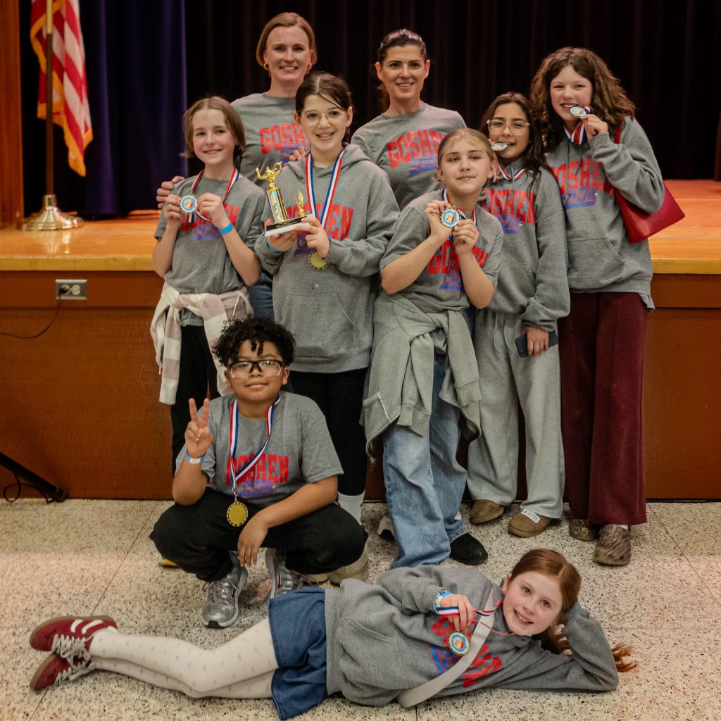 Team Boroden and Hoffman P5D1: Mariska Boroden, Coach Meghan Boroden, Ivy Hoffman, Coach Corbett Hoffman, Maeby Kyles, Avery Lopez and Kiera Blessing
Bottom: Kyle Barker and Meadow Meland.